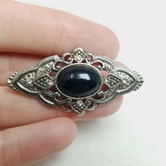 Vintage Black Cabochon and Silver Tone Brooch, Unisex Design, Estate Lapel Pin - Picture 5 of 6